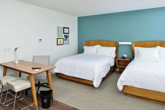 جناح بسرير كينج بغرفة نوم واحدة مع أريكة لذوي الإعاقة، Element North Kansas City 1/3