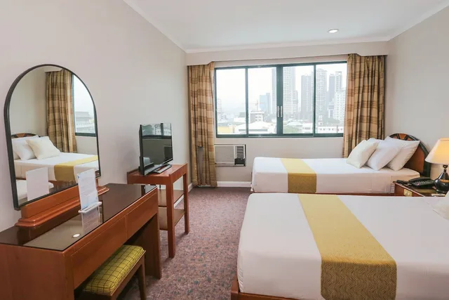 غرفة سوبيريور بسريرين منفصلين، Holiday Plaza Hotel 3/3