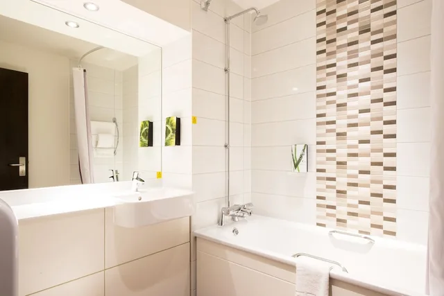 غرفة عائلية ثلاثية بسرير مزدوج وسرير فردي، Premier Inn Worthing Seafront 4/4