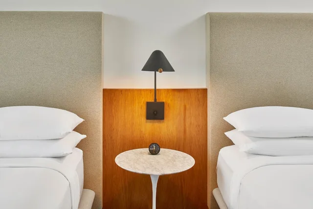 غرفة ديلوكس بسريرين كوين بشرفة، The Sarasota Modern, a Tribute Portfolio Hotel 3/7