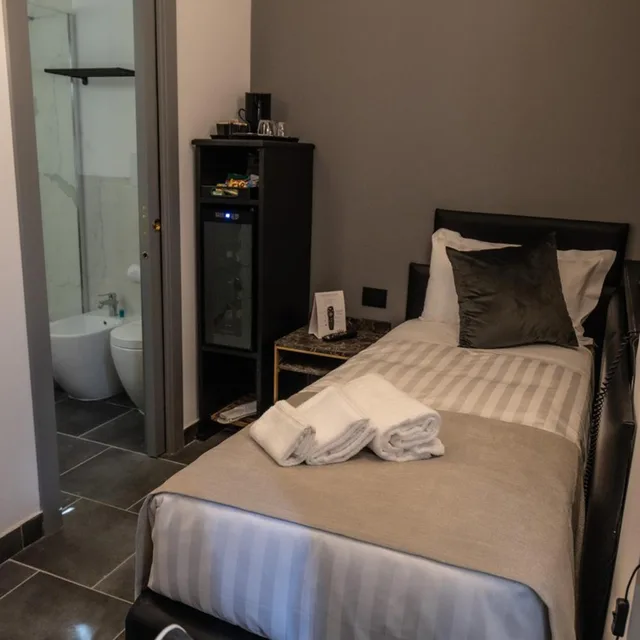 Room, Twin Beds, Relais Manzoni 10/10