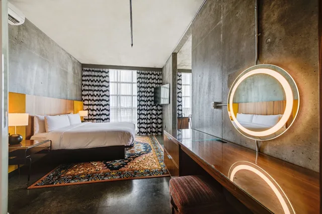 جناح رئاسي بسرير كينج، NYLO Dallas Plano Hotel, Tapestry Collection by Hilton 5/5