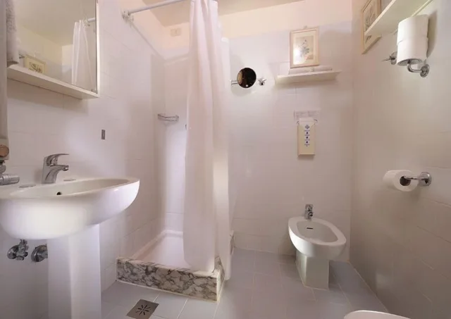 غرفة بسرير مزدوج بإطلالة على القناة، Hotel La Calcina 4/4