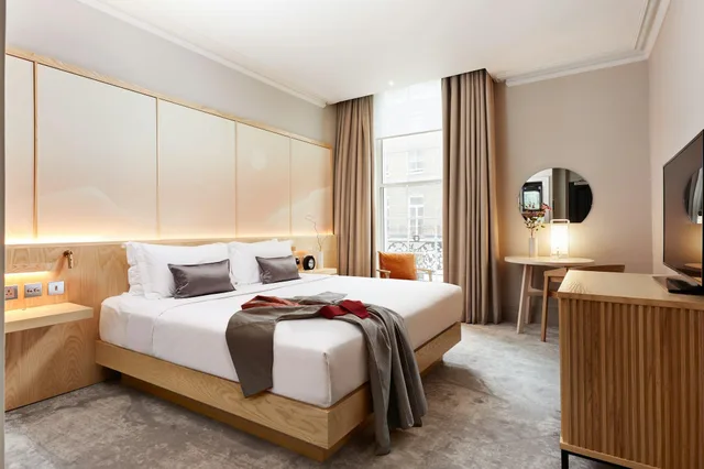 Suite, King Bed, Sofa, The Prince Akatoki London 1/2