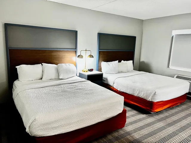 غرفة ديلوكس بسرير كوين لذوي الإعاقة، AmericInn by Wyndham Shakopee Near Canterbury Park 2/9