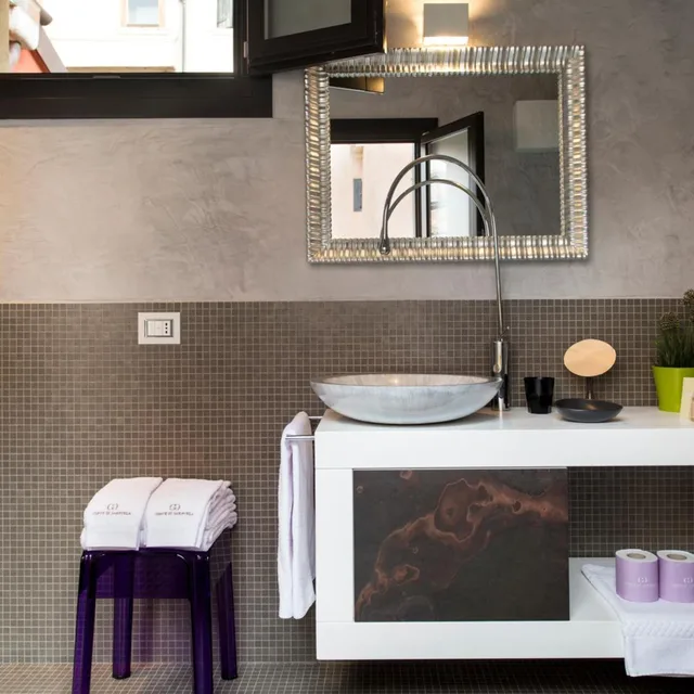 جناح جونيور بسرير كينج بإطلالة على القناة بشرفة، Hotel Corte di Gabriela 5/5