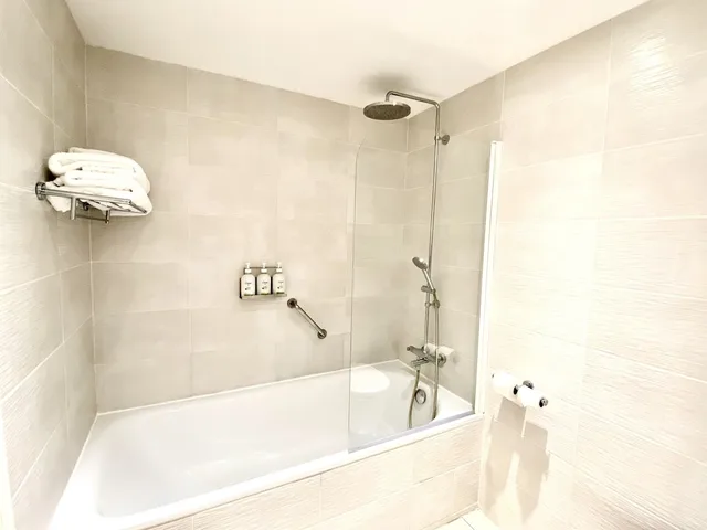 غرفة قياسية بسرير كينج، Holiday Inn Calais - Coquelles 7/8