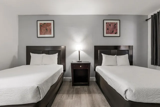 غرفة بسريرين مزدوجين، Heritage Inn Express Chico 1/10