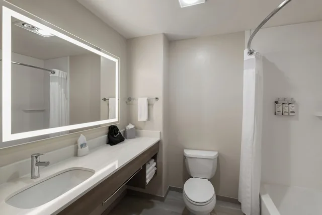 Standard, 2 Queen Beds, Holiday Inn Express Hotel And Suites Paso Robles 4/7