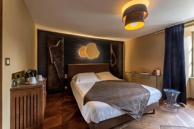 Superior, Double Bed, Fountain View، AUBERGE DE LA TOUR 1/2