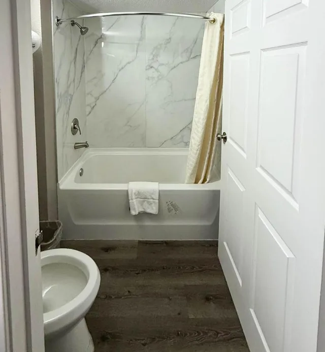 غرفة بسرير كوين للمدخنين، Motel6 Enfield, CT - Hartford 8/9