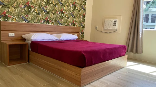 غرفة ديلوكس بسرير كوين، Red Knight Gardens 1/6