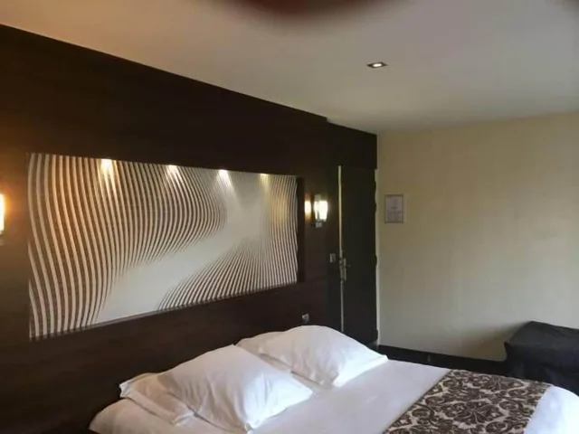 جناح بسرير كوين، Hotel Saint Alban 1/6