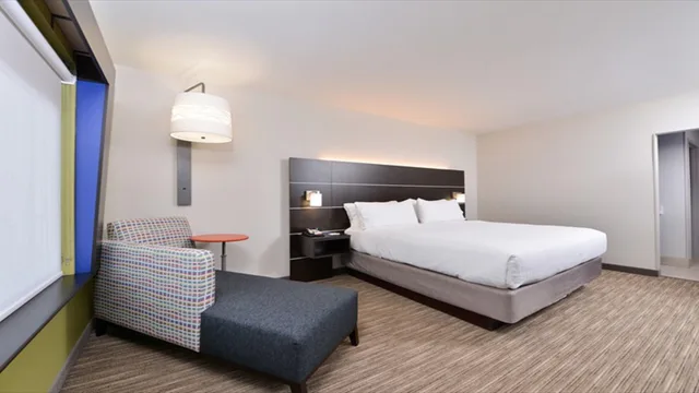غرفة بسرير مزدوج لذوي الإعاقة، Holiday Inn Express Suites Parkersburg East 1/5