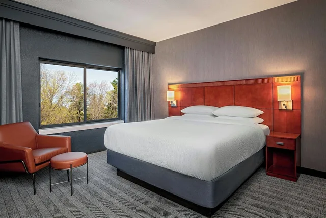 جناح بسرير كينج بغرفة نوم واحدة مع أريكة، Courtyard by Marriott Boston Andover 1/8