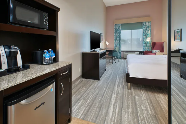 غرفة بسرير كينج، Hilton Garden Inn Akron 6/7
