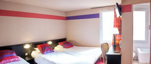 غرفة ثلاثية بسرير مزدوج وسرير فردي، Hotel Saint Sauveur 1/6