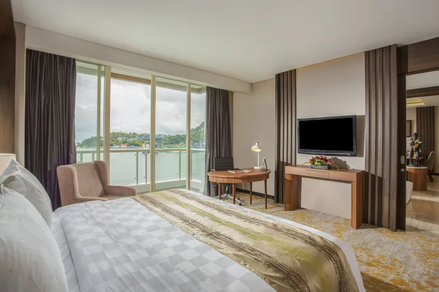 جناح رئاسي بسرير كينج، Swiss-Belhotel Papua Jayapura 1/2