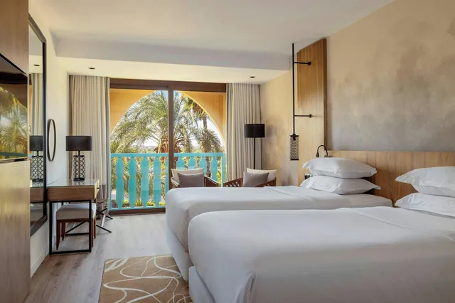 غرفة بسريرين منفصلين بإطلالة على الحديقة، Marriott Meridien N'fis 2/16