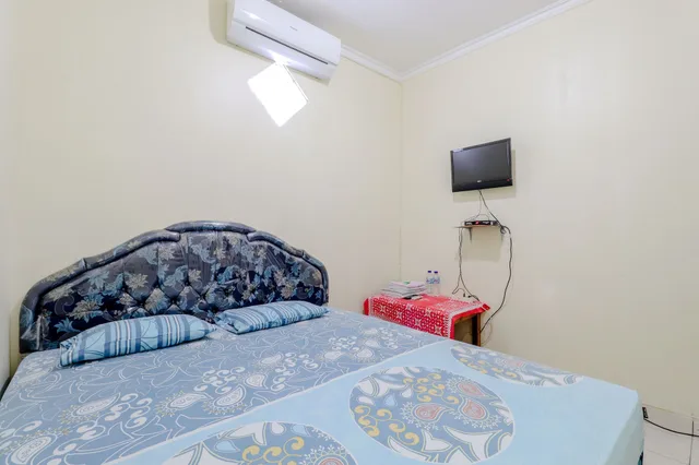 Standard, King Bed, Penginapan Barokah by ZUZU 5/10