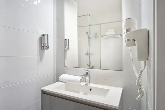 غرفة قياسية بسريرين منفصلين، LOGIS BEAUJOIRE HOTEL 3/6
