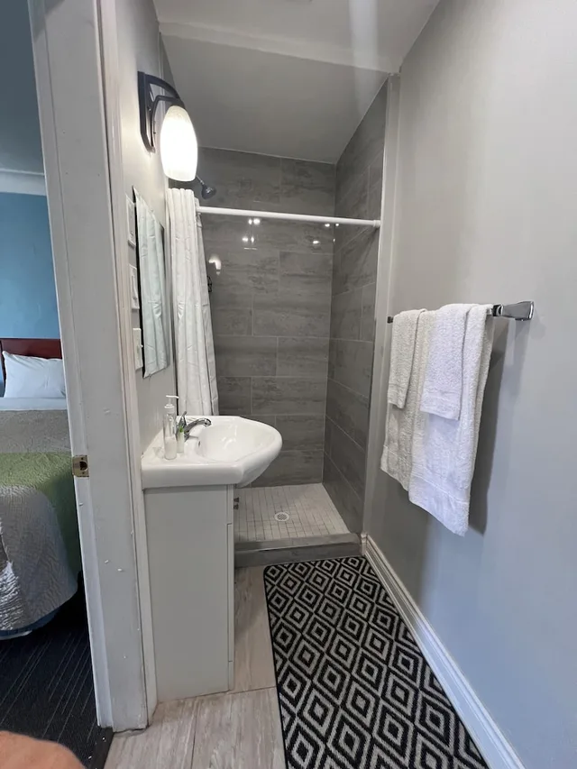 غرفة بريميير بسريرين مزدوجين، Tulip Motel 4/5