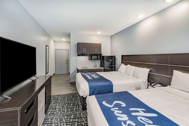 غرفة بسريرين كوين بمطبخ صغير، Days Inn Suites By Wyndham Horn Lake Graceland Area 1/5