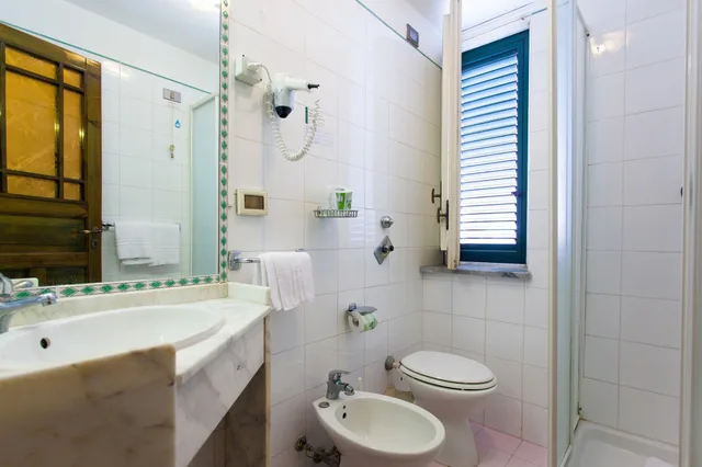 Economy, Twin Beds, Street View، Villa D'amato 3/4