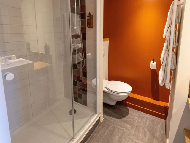 غرفة ثلاثية بسرير مزدوج وسرير فردي، Hotel Donibane 8/10