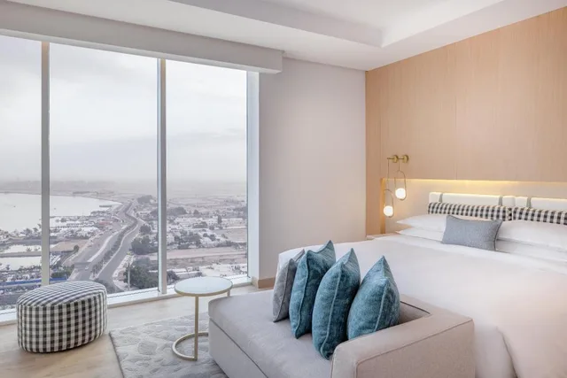 2 Bedrooms, Royal, Loft, Suite, King Bed, 2 King Beds, Sea View, High Floor، فور بوينتس شيراتون كورنيش جدة(Four Points by Sheraton Jeddah Corniche) 1/5