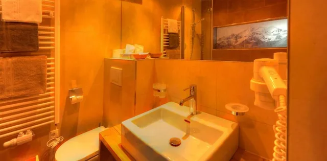 غرفة قياسية بسرير كينج بشرفة، Hotel St Georg 6/7