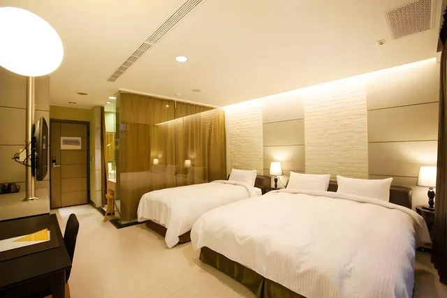 غرفة عائلية ثلاثية بسرير كينج وسرير فردي، 823-Tourist Hotel 1/1
