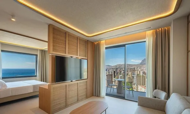 جناح كلوب جونيور بانورامي بسرير مزدوج بإطلالة على البحر مع أريكة، Port Benidorm 2/4