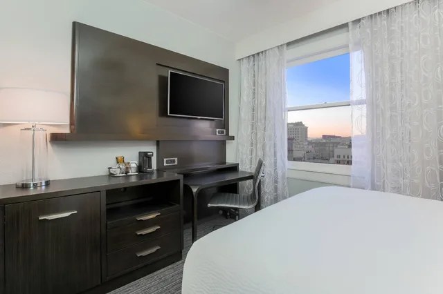 غرفة بسرير كوين بإطلالة على المدينة، Courtyard by Marriott San Francisco Union Square 5/8