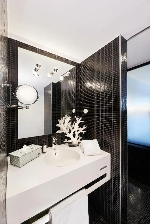 غرفة سوبيريور بسرير مزدوج بإطلالة على النهر، Designhotel Ueberfluss Bremen 4/6