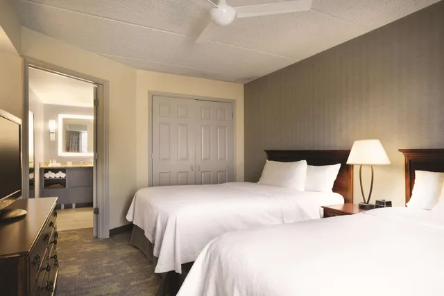 2 Bedrooms, Premier, Suite, 1 King and 2 Queen Beds, 2 Bathrooms, Sofa, Accessible, Homewood Suites By Hilton Williamsburg 2/9
