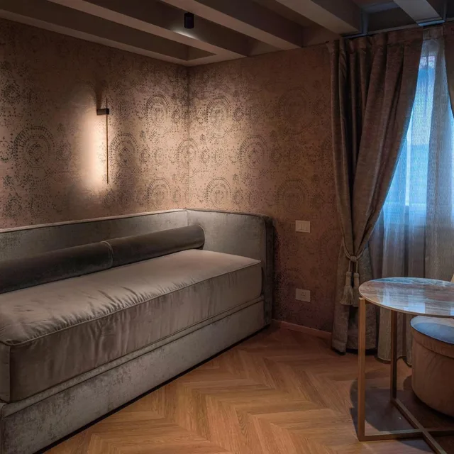 Elegant, Family Suite, Annex, Antiche Figure 1/10