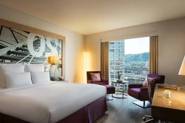 Club, King Bed, RENAISSANCE ZURICH TOWER HOTEL 3/5