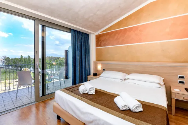 Room, Double Bed, Riverside, Balcony، Rivus 5/9