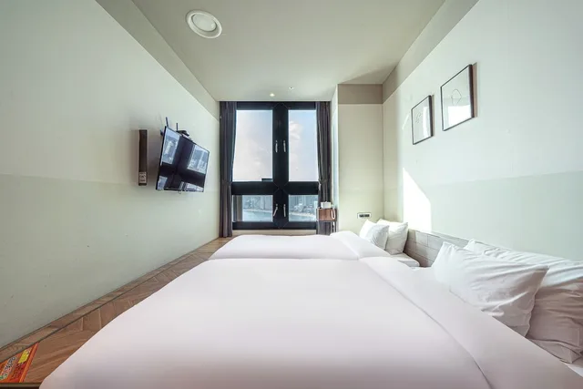 Avenue, 2 Futon Beds, Ocean Floor, H Avenue 1/8