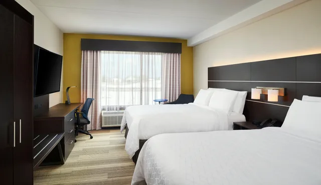 غرفة بسريرين كوين، Holiday Inn Express & Suites Windsor East – Lakeshore, an IHG Hotel 1/6