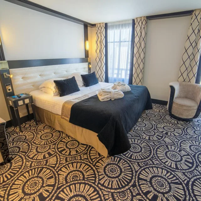 جناح جونيور، Hotel Jehan de Beauce 9/10