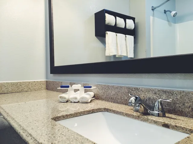 Standard, King Bed, Sofa, Jetted Tub, Best Western Executive Inn Mount Gilead 5/6