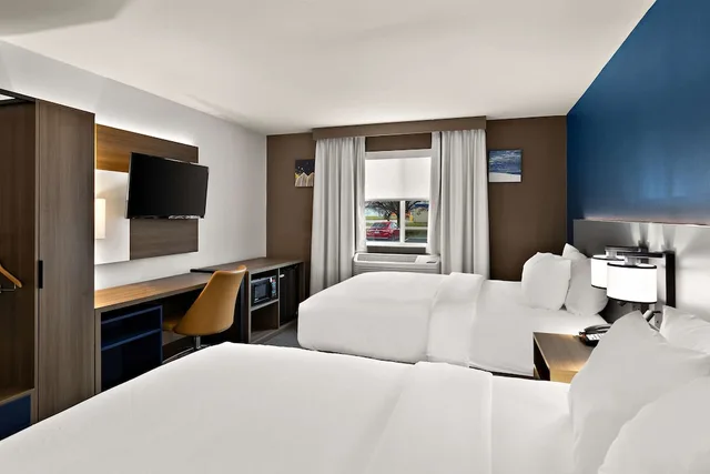 غرفة بسريرين كوين لذوي الإعاقة، Comfort Inn & Suites Fremont 1/3