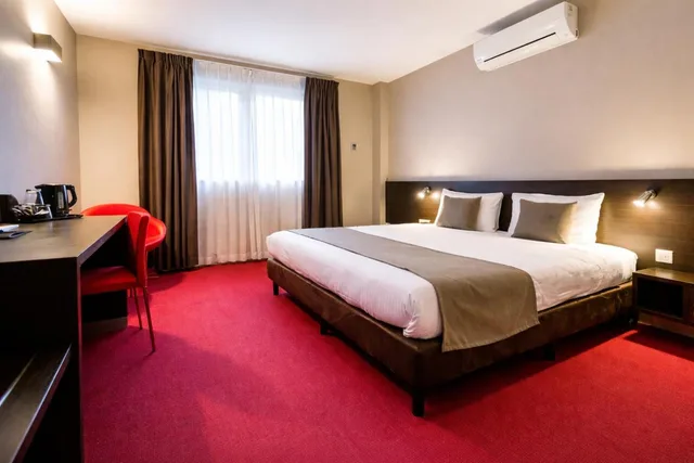 Classic Double Room, Utopia Hotel 2/8