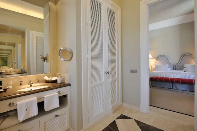 جناح تنفيذي بسرير كينج بإطلالة على البحر، Finca Cortesin Golf And Spa 5/7