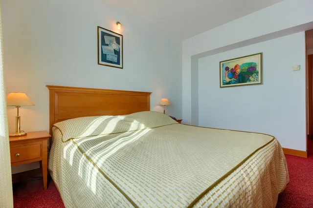 غرفة بسرير مزدوج بإطلالة على البحر، Hotel Villa Dvor 1/6