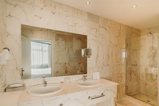 جناح بسرير كوين، Velamar Boutique Hotel - Adults Only 6/8