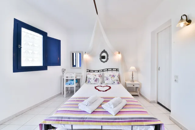 غرفة قياسية بسريرين منفصلين بإطلالة على البحر، Agnadi Villa 7/10