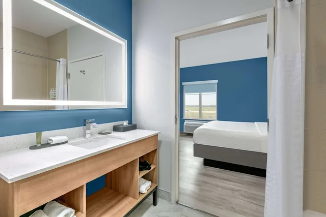 جناح ديلوكس بسرير كينج لذوي الإعاقة، La Quinta Inn and Suites by Wyndham Ft. Worth - Burleson 3/5
